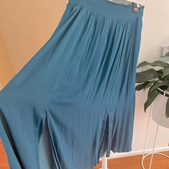 Witchery Midi Skirt - Picture 5 of 7